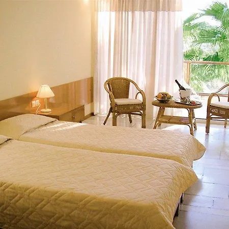 Pavlina Отель Нифорейка